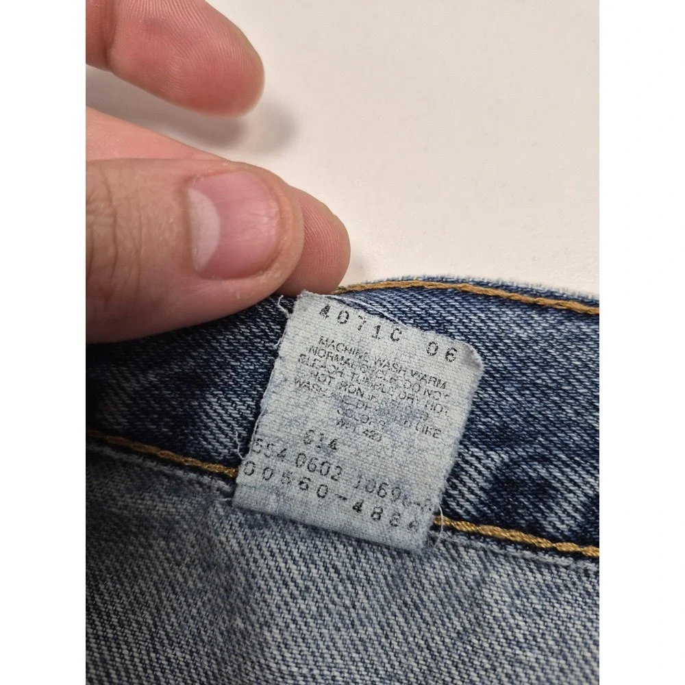 Vintage Levis 560 Loose Tapered Jeans Mens 36x30 Blue Denim USA 90s Distressed